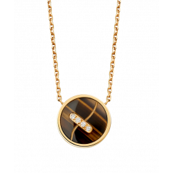 Yellow gold pendant on chain